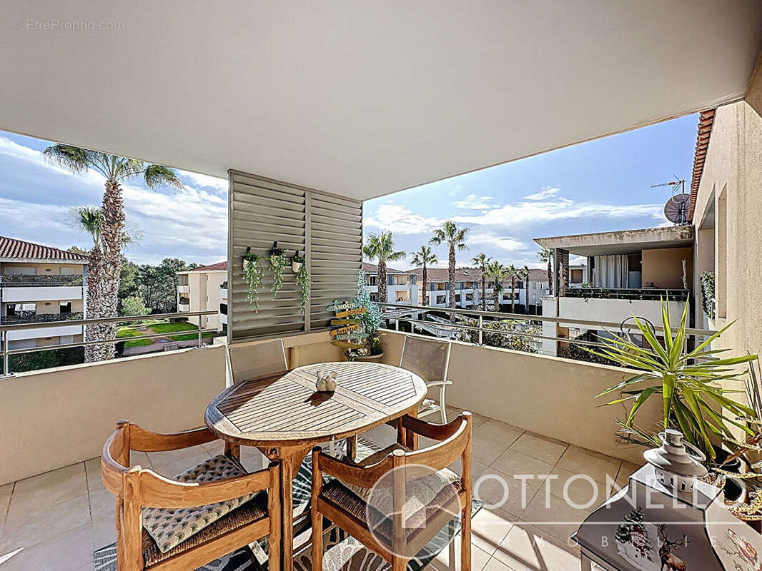 Appartement à ROQUEBRUNE-SUR-ARGENS