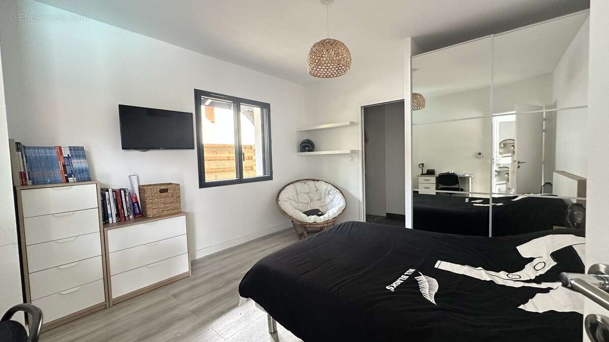 Villa d'architecte de type t8 de 220 m2 dont un appartement de 46 m2 avec piscine - photo 14