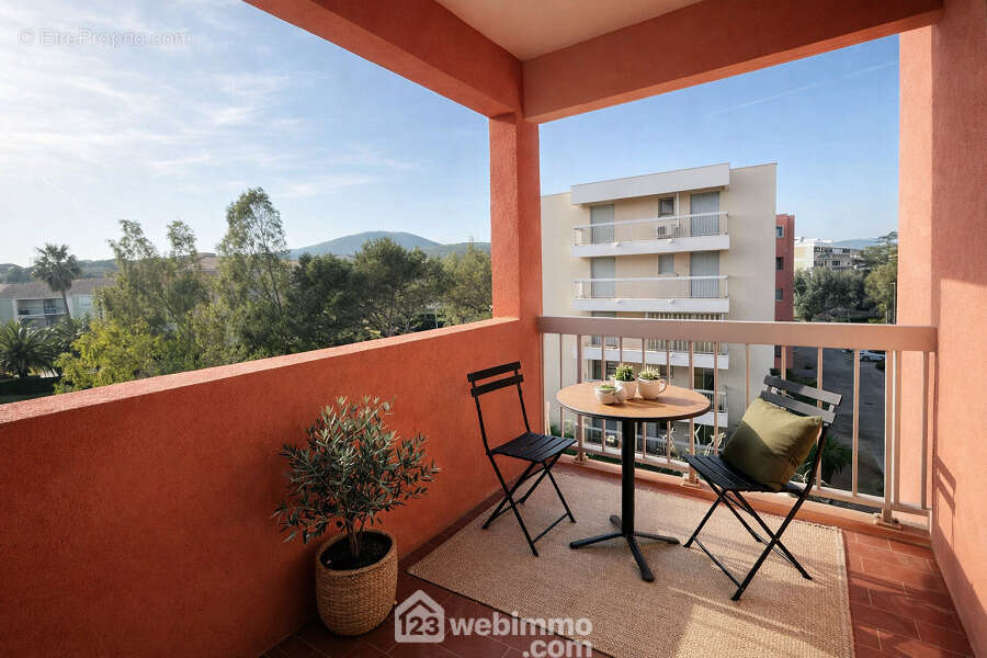 Loggia conviviale prolongeant la cuisine pour un quotidien agréable. - Appartement à SAINTE-MAXIME