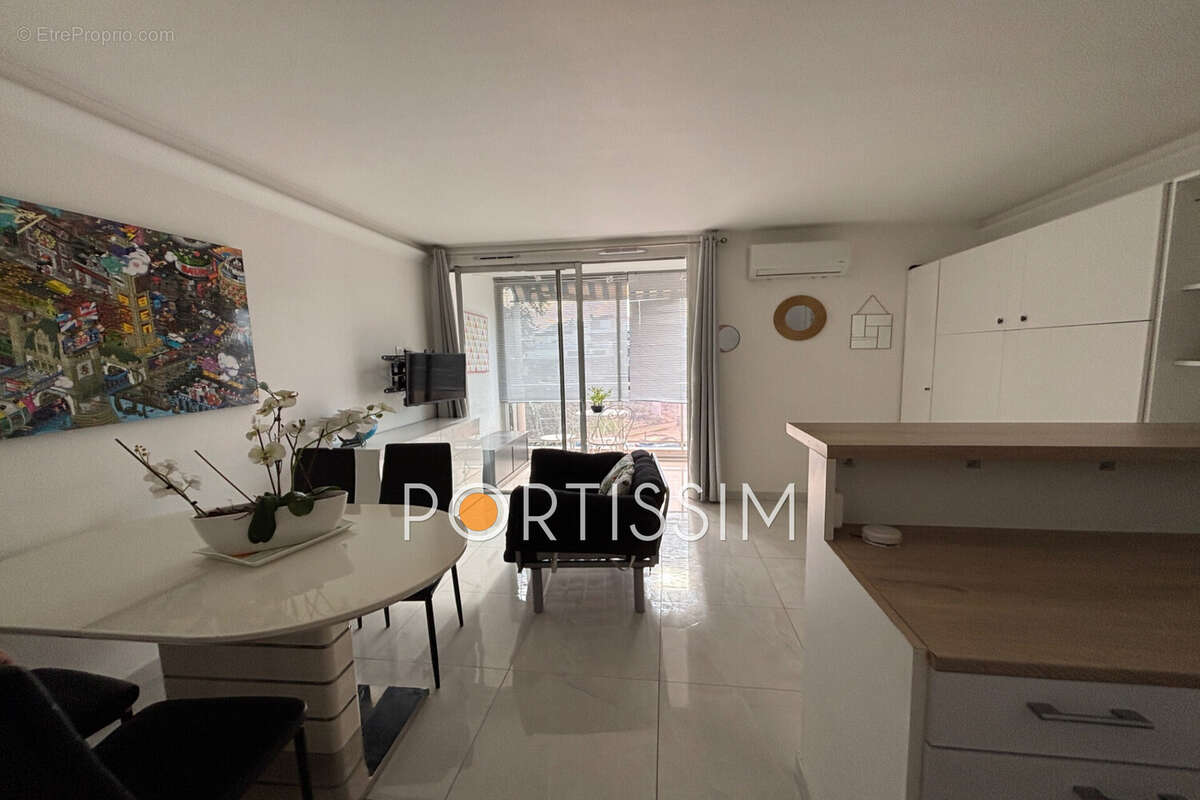 Appartement à SAINT-LAURENT-DU-VAR
