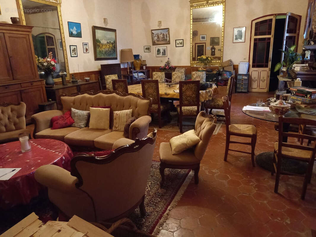 Maison à FONTCOUVERTE