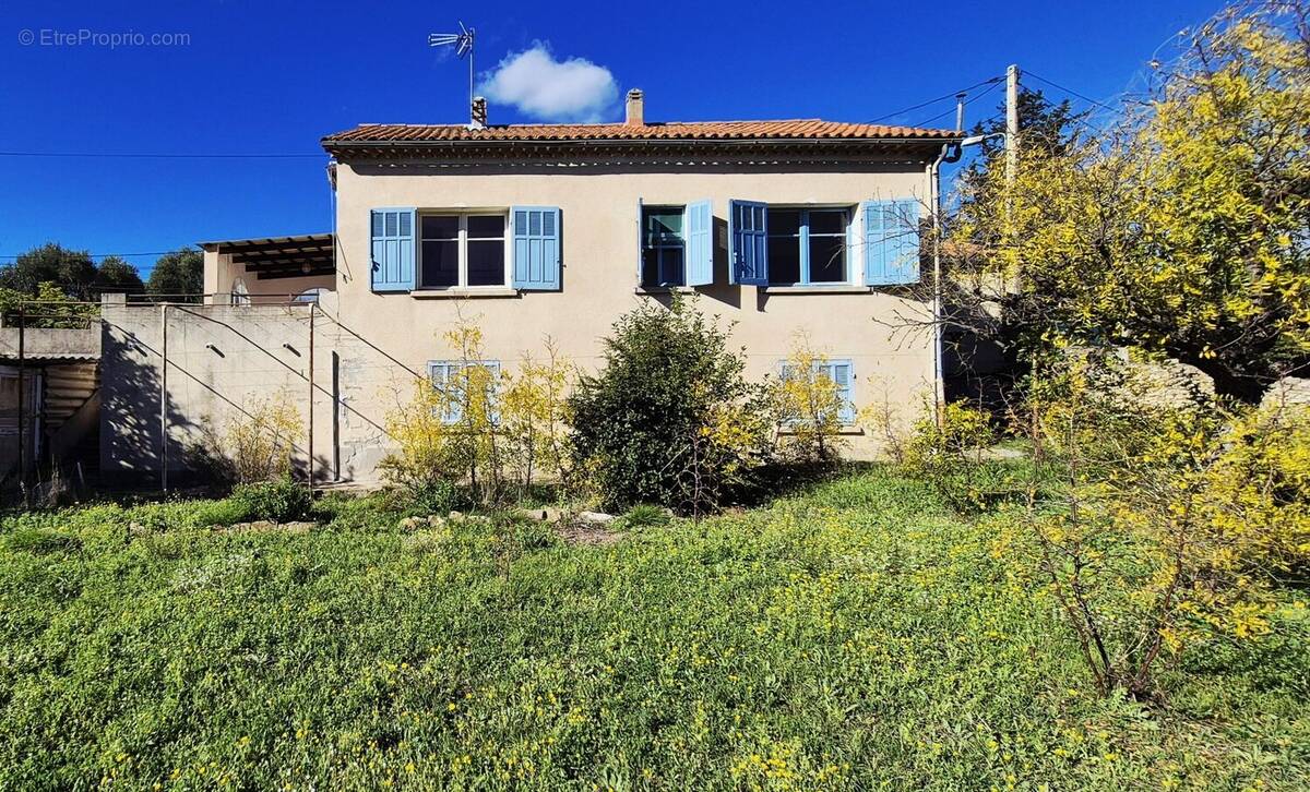 Appartement à CEYRESTE