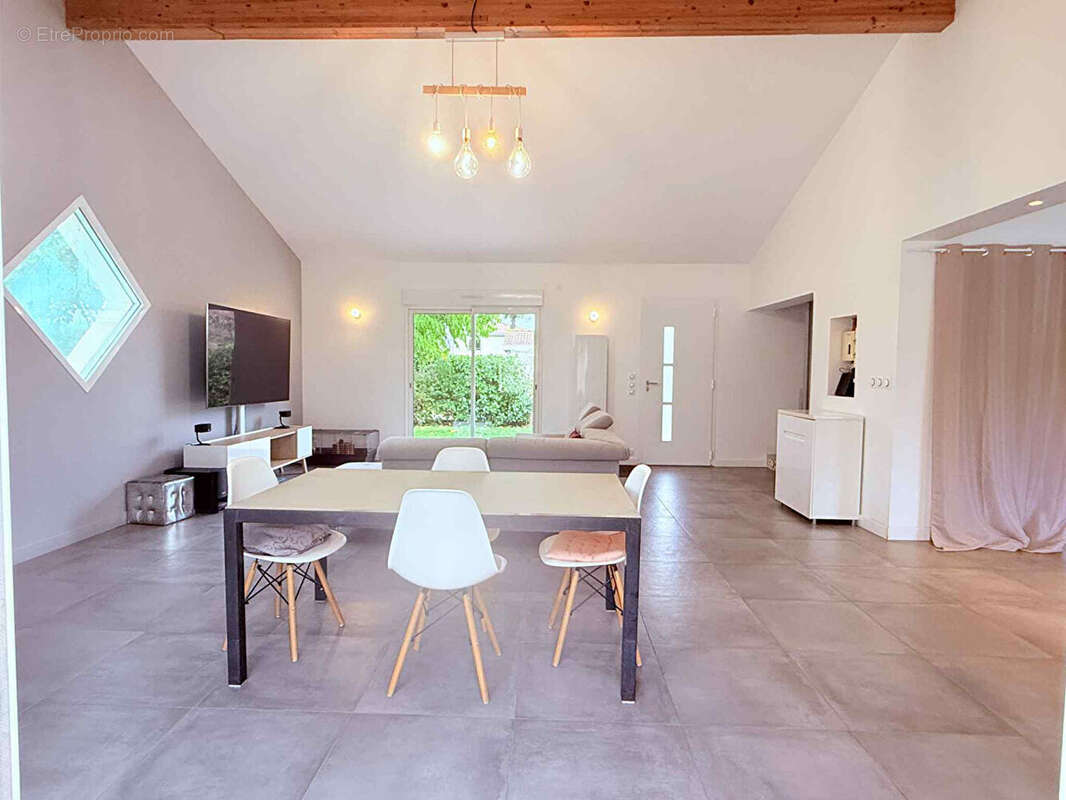 Maison à IZON