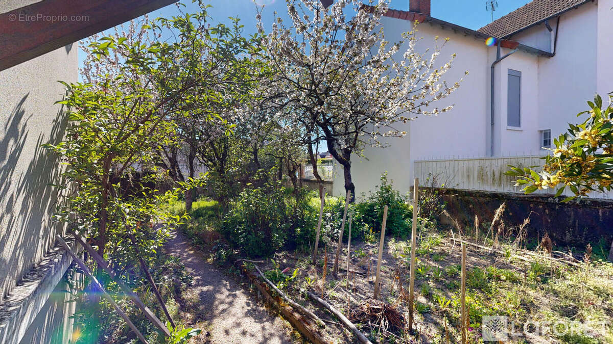 Maison à YZEURE