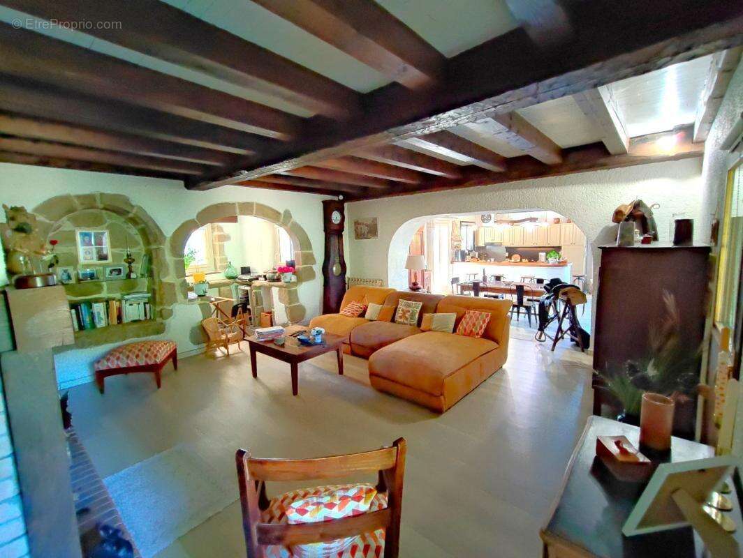 Maison à LIVINHAC-LE-HAUT