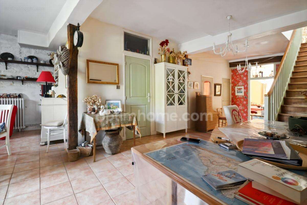Maison de Charme et de Caractère de 353 m² - 9 Pièces - 6 Chambres sur parcelle de 662 m² - BELLAC 87300 - photo 7