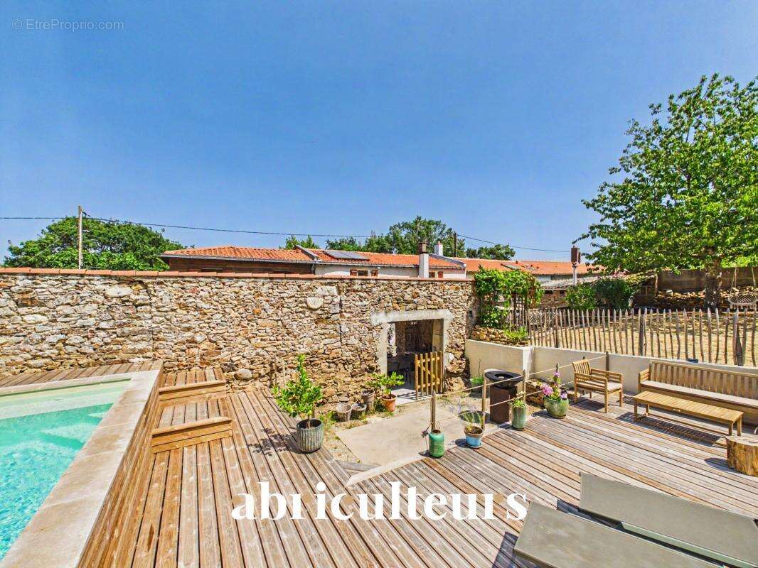 Maison ancienne de charme en parfait état en vente à La Martinière / Le Pellerin (44640) - photo 3