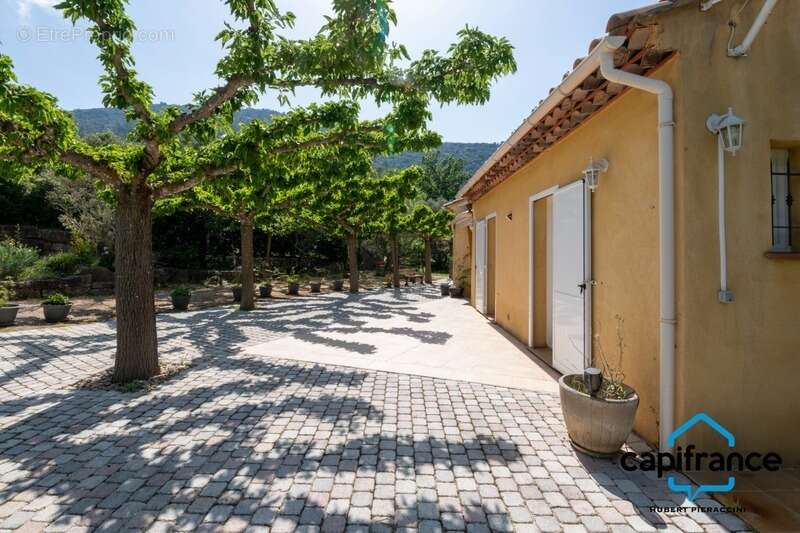 Maison à SOLLIES-TOUCAS