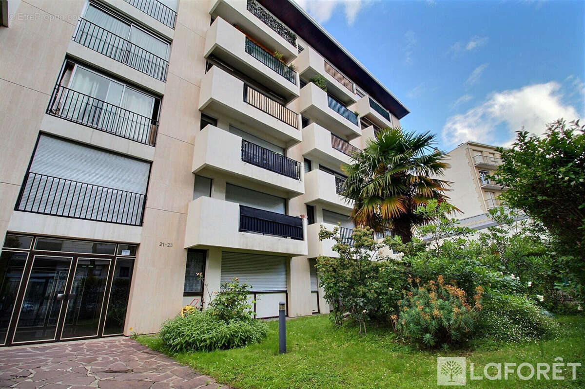 Appartement à LA GARENNE-COLOMBES