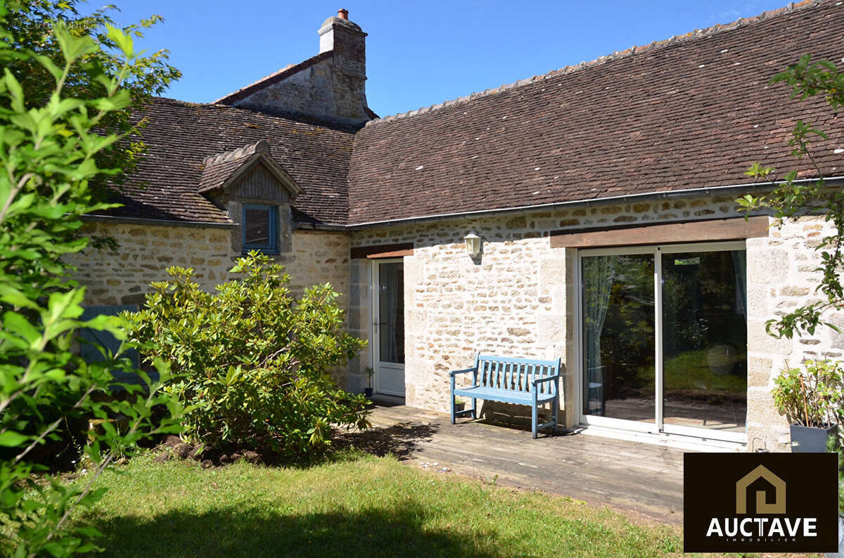 Manoir de caractère à Alençon ? 3,5 ha, fenêtres à meneaux, maison d'amis, 6 chambres - photo 3