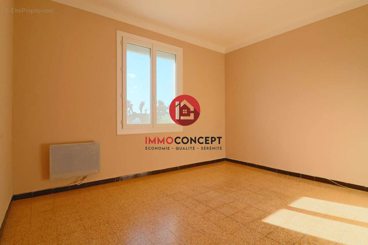 Maison à LAUDUN-L&#039;ARDOISE