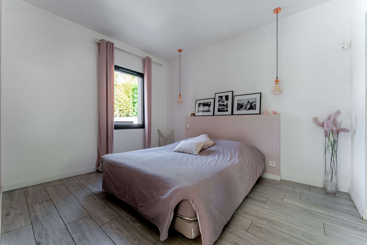 Maison à GREZIEU-LA-VARENNE