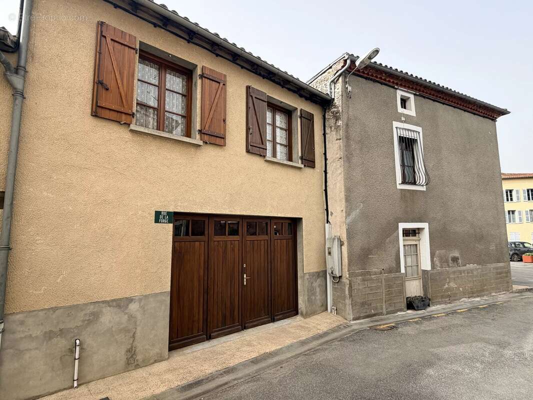 Anciennement le centre du village, grande maison avec possibilités commerciales - photo 5