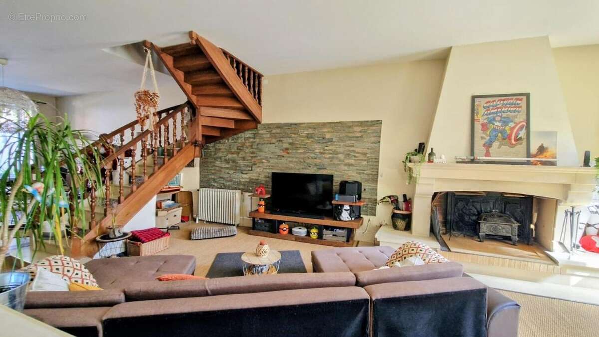 Maison 254 m² à Tonneins  - photo 4