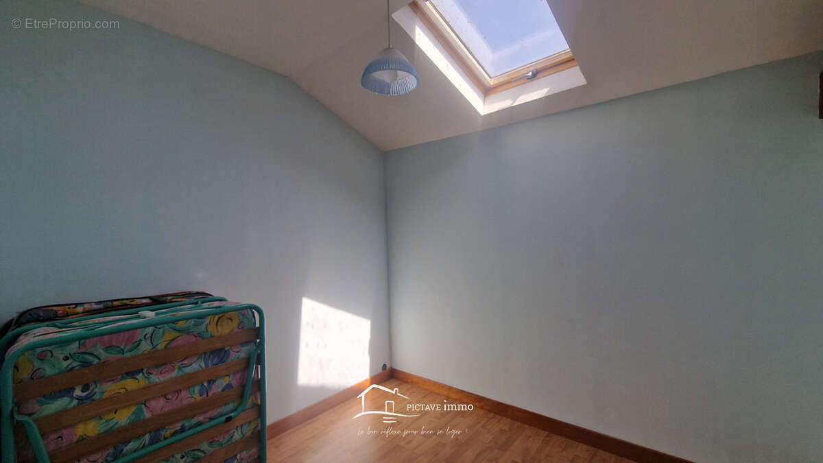 Maison de campagne avec dépendances et terrain de 1 120 m2 à Saint-Sauvant - photo 6