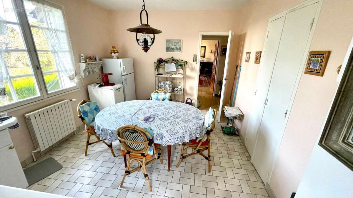 Maison Familiale sur terrain de 1385 m2, surface au sol de 191m2 - photo 11