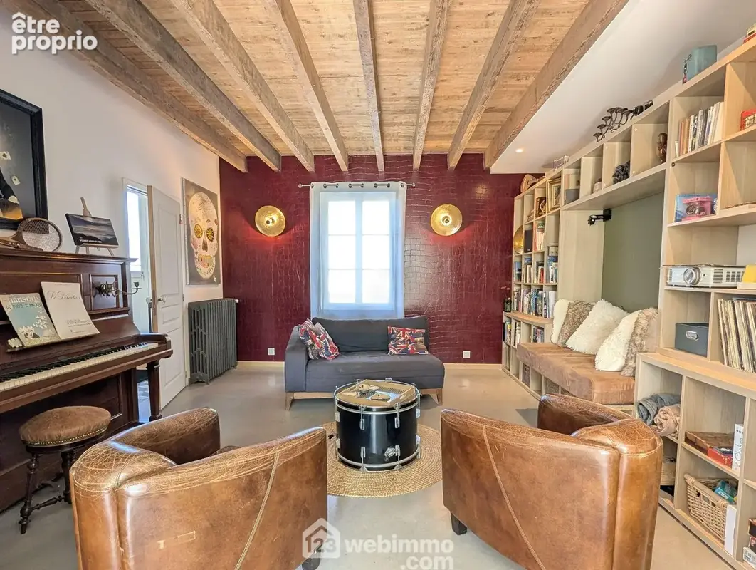 ...et le salon, très cosy...