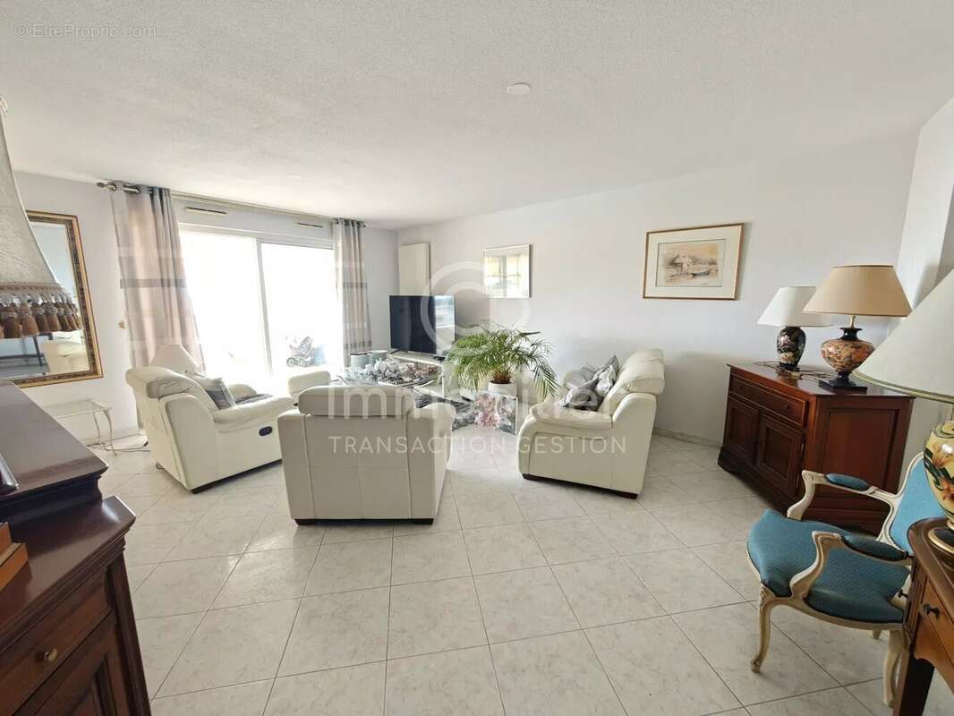 T4 83.63 m² vue mer etage eleve grand garage - photo 4