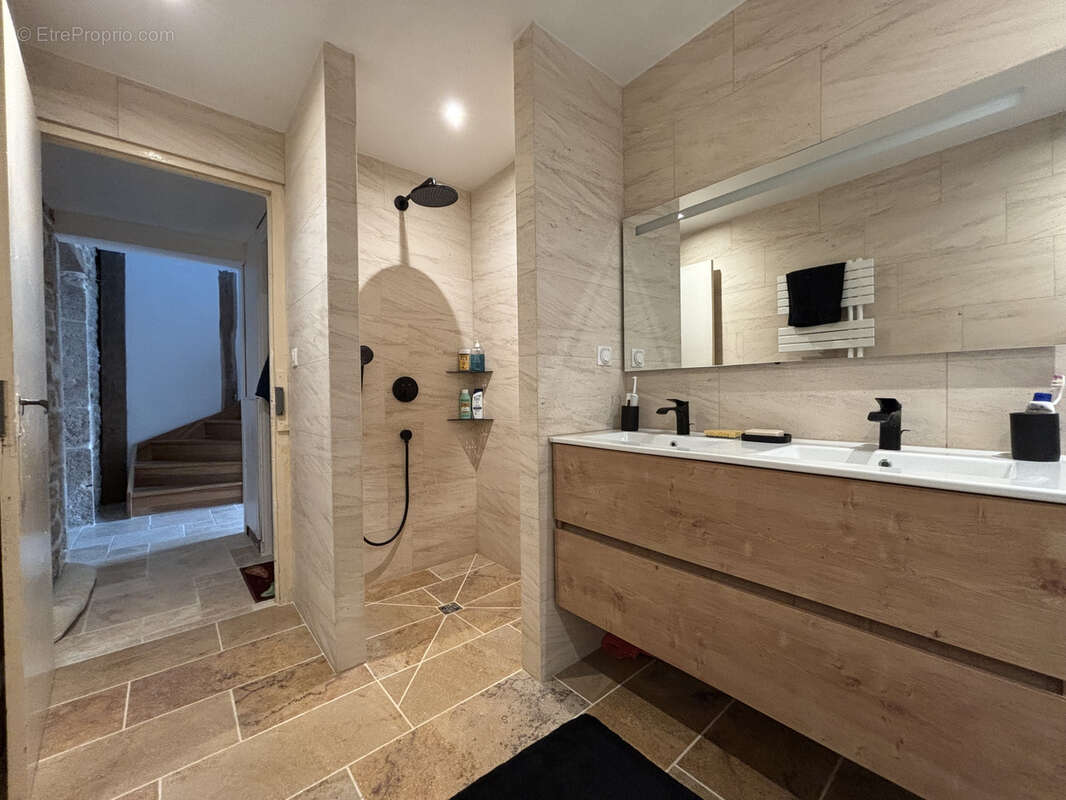 Maison à MONTLIOT-ET-COURCELLES