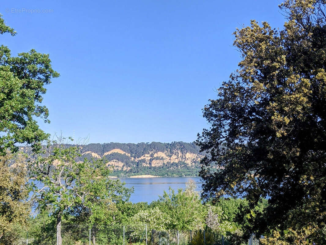 Appartement à LES SALLES-SUR-VERDON
