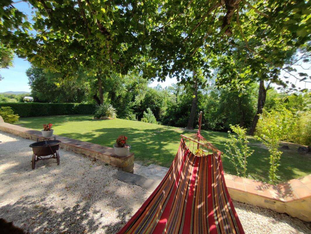 Maison à SAINT-JEAN-DE-MARUEJOLS-ET-AVEJAN