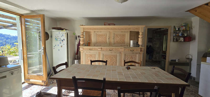 Maison à SAINT-MICHEL-DE-CHABRILLANOUX