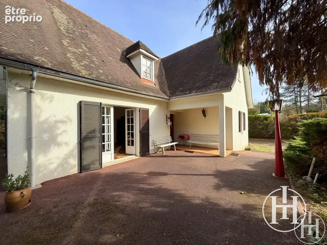À saisir : deux pas de la forêt de tronçais   maison familiale avec sous-sol sur plus de 3 000 m2 de terrain ! - photo 1