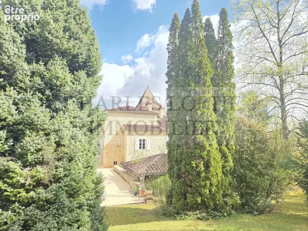 Elegante maison en pierre à Prayssac avec piscine sur terrain de 4400 m2 - photo 13