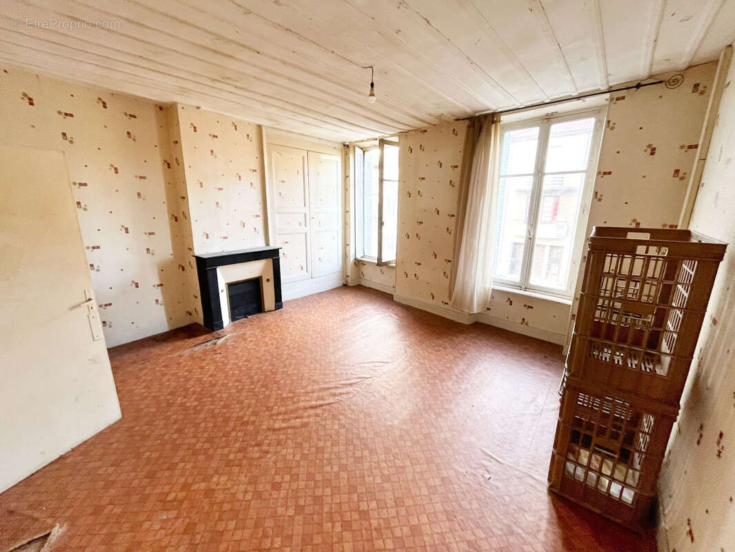 Appartement à SAINT-GERMAIN-LEMBRON