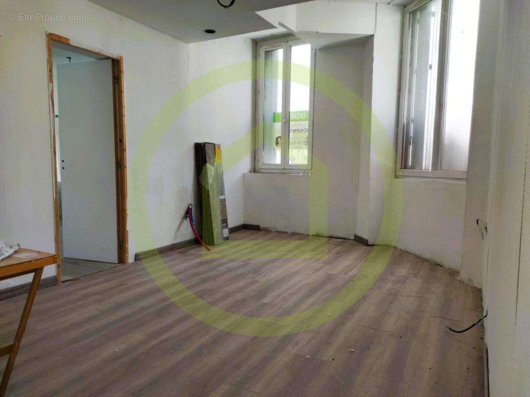 Appartement à SAINT-GENIS-DE-SAINTONGE