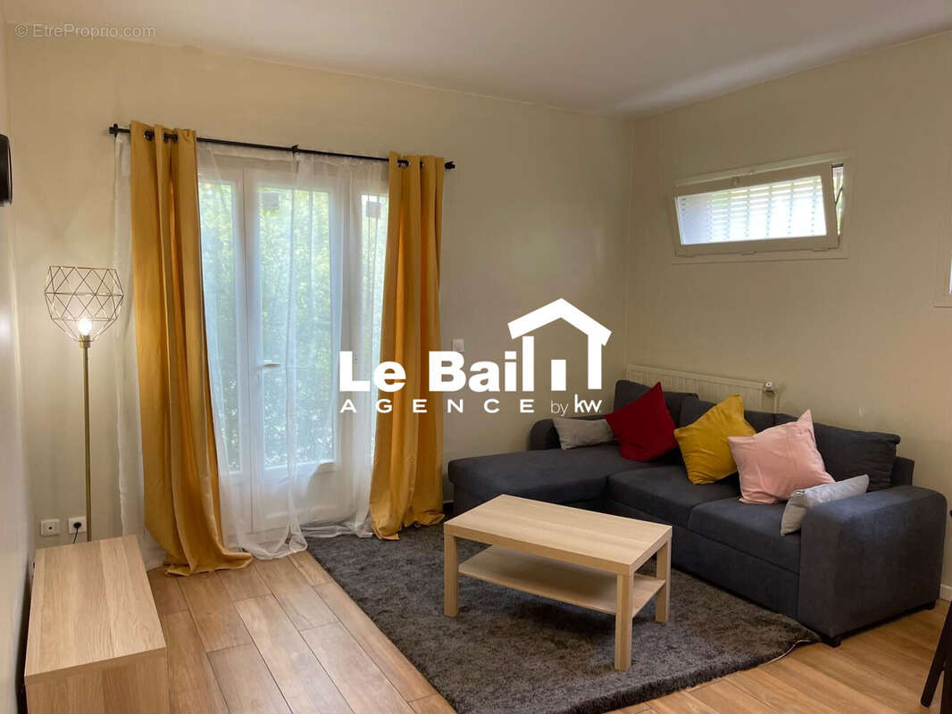 Appartement 43 m² à Osny  - photo 2