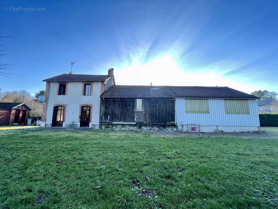 Maison à OUROUX-EN-MORVAN