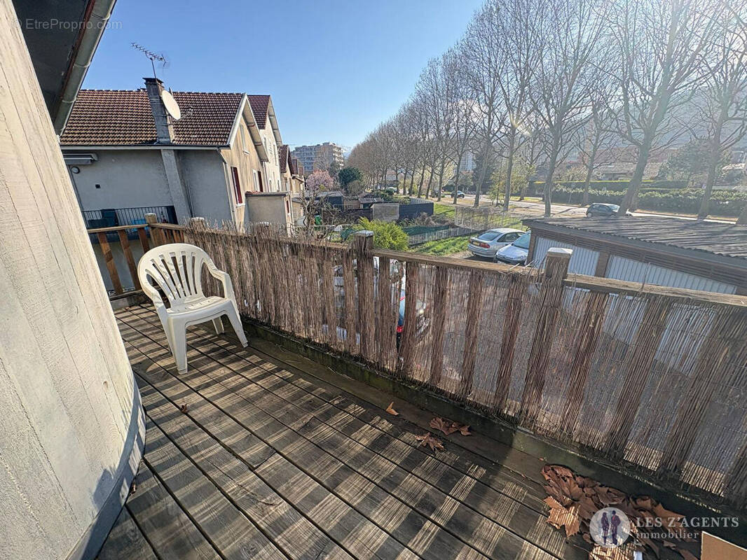 Appartement à SAINT-MARTIN-D'HERES