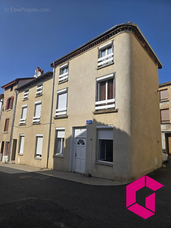 Appartement à CHAZELLES-SUR-LYON