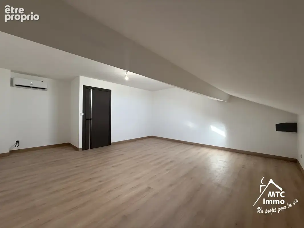 Triplex en pierre 182 m2 type maison de village haut standing 5 chambres piscine - photo 24