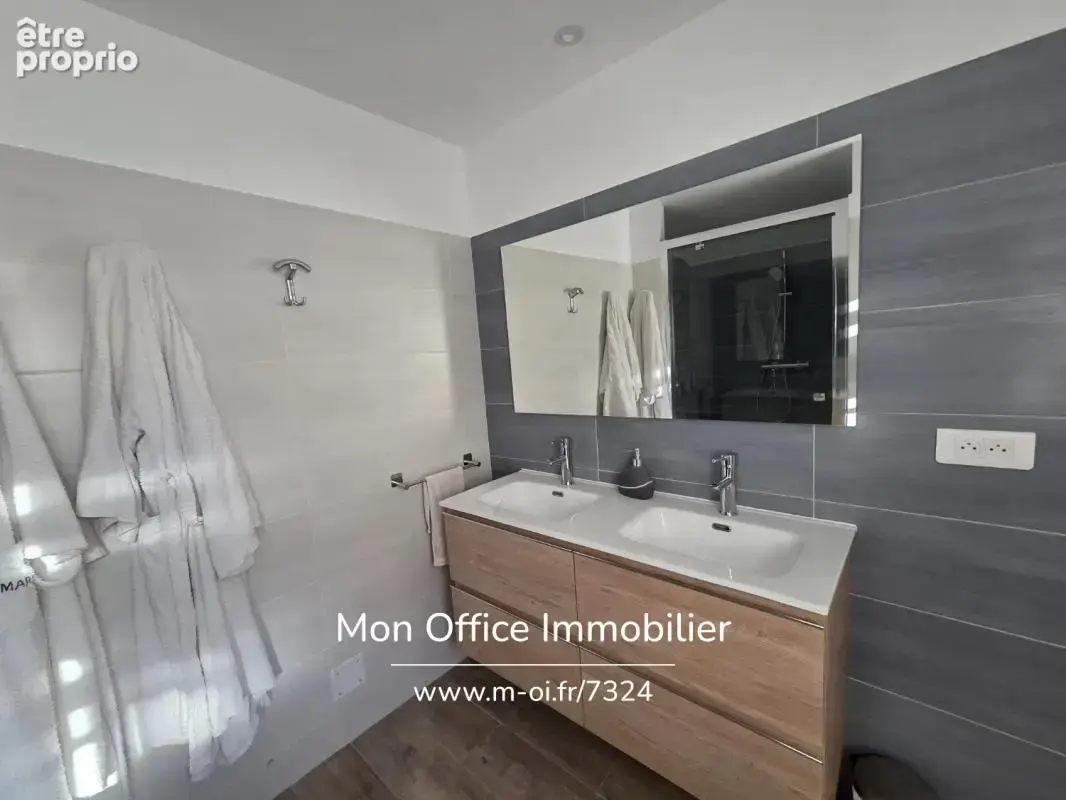 Référence : 7324-CCH - Maison 5 pièces 180 m² - photo 9