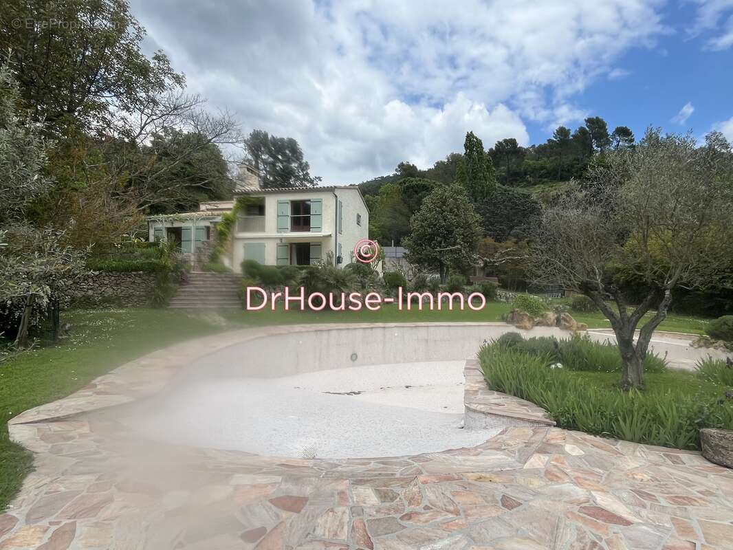 Maison à MEOUNES-LES-MONTRIEUX