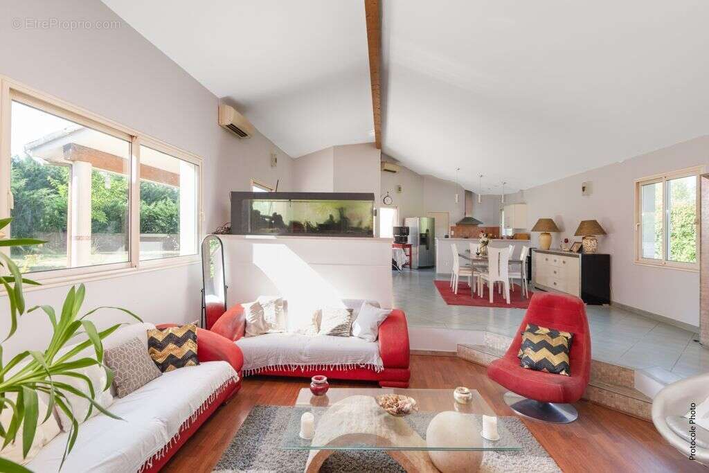 Maison T4 de 160m² à Bouloc – Pièce de vie 76m², terrain 2800m² au calme - photo 6