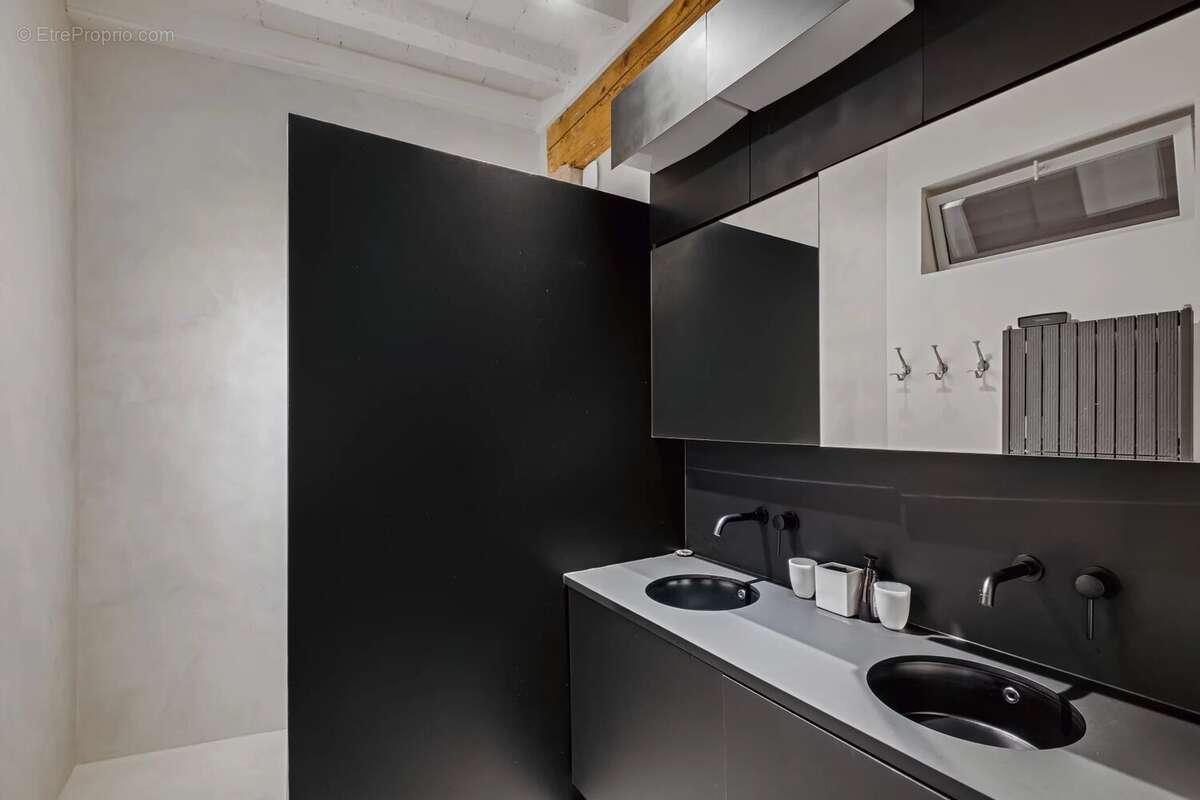 Maison de 260m2 - 1000m2 de terrain - Stationnement - photo 7