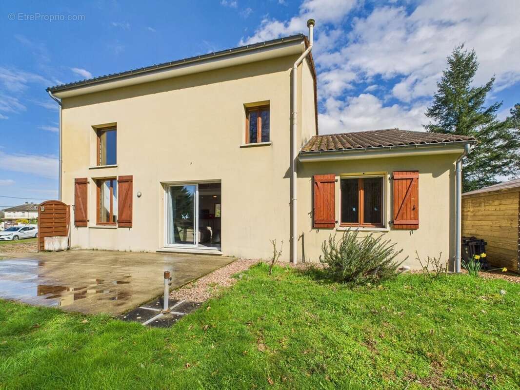 Maison à PIEGUT-PLUVIERS