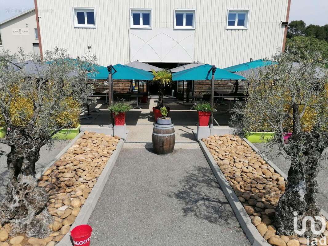 Photo 2 - Commerce à PIOLENC