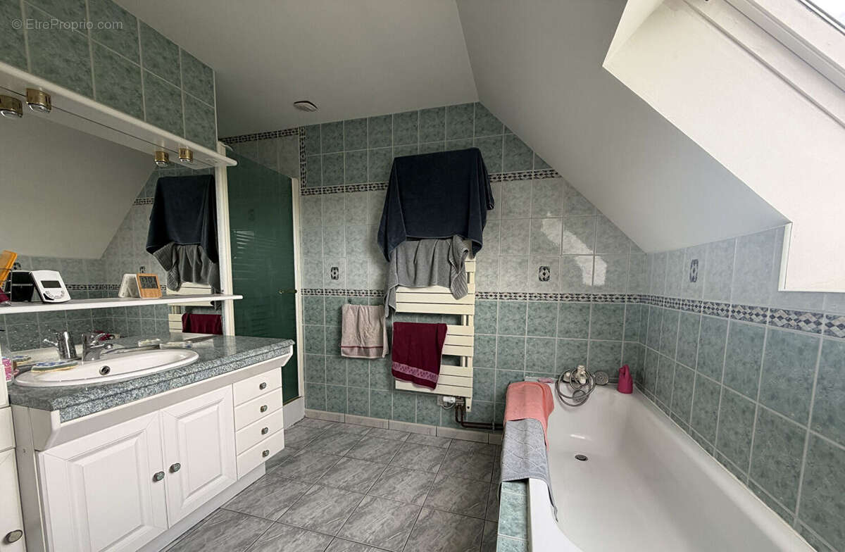Maison à vendre - ST JOUIN BRUNEVAL - 153 m² - 4 CHAMBRES - Jardin - Sous-sol - photo 12