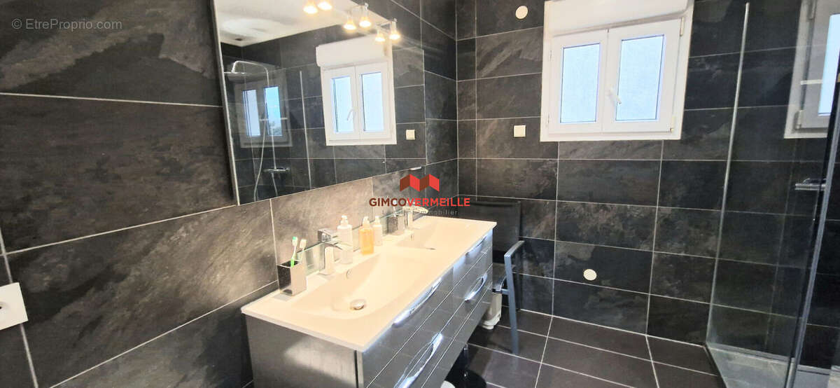 Maison spacieuse à vendre à Conflans-Sainte-Honorine - 5 chambres - photo 13