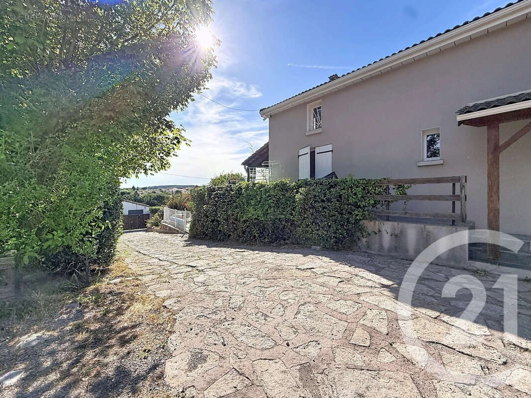 Maison à POUSSAN