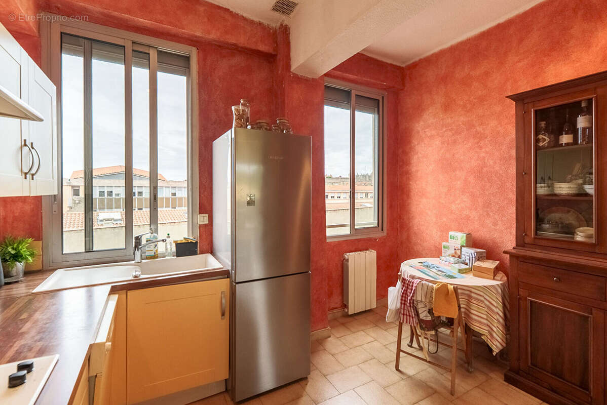 CARCASSONNE - PALAIS - GAMBETTA Appartement T3 99 m² avec vue Cité, cave et possibilité de garage - photo 7