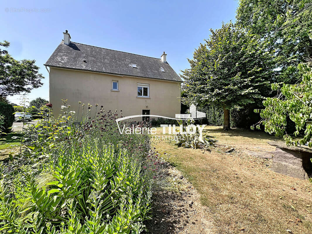Maison individuelle avec grand terrain de 2 500 m², sous-sol complet et combles aménageables - photo 13