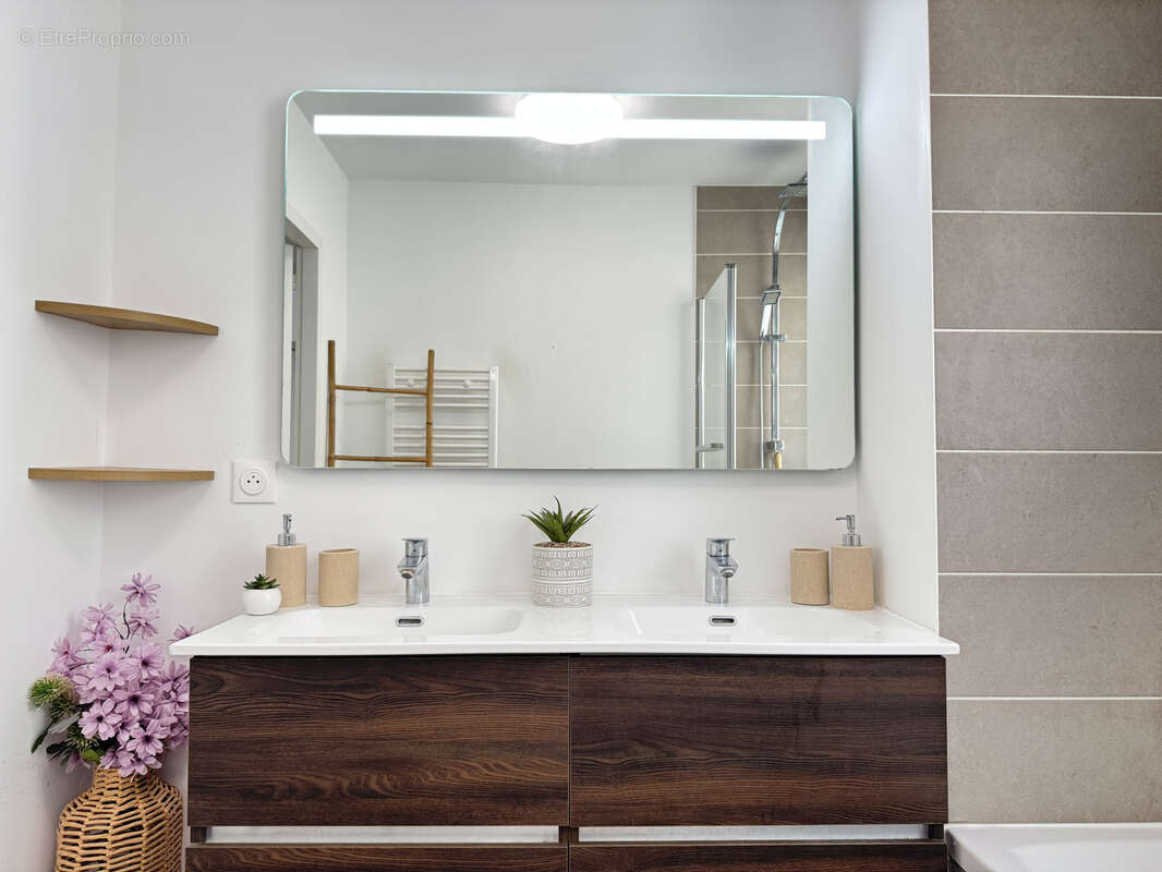 Appartement à MAUGUIO