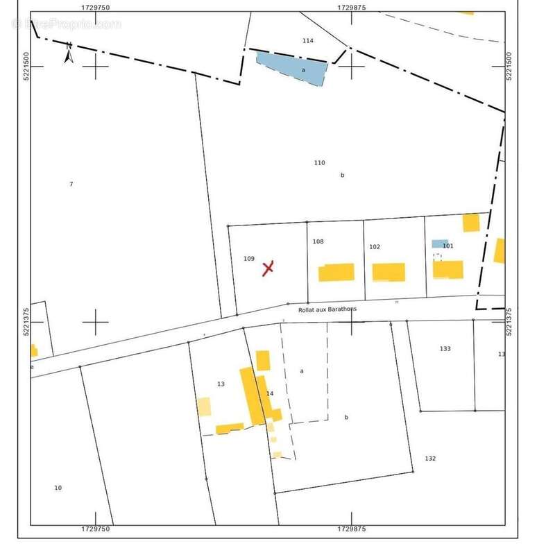   - Terrain à SAINT-REMY-EN-ROLLAT