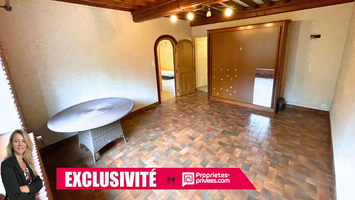 Maison à COURS-LA-VILLE