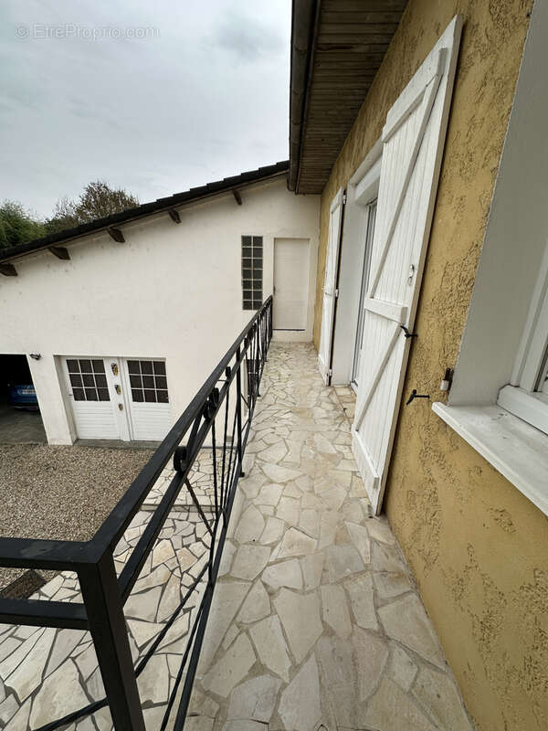 Maison à LA ROCHE-CHALAIS